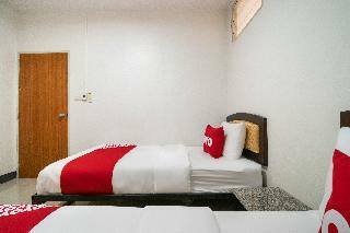Hotel Oyo 678 9's Born