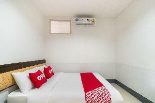 Hotel Oyo 678 9's Born
