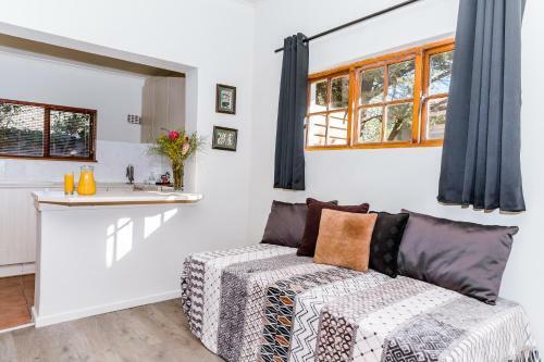 Hostal Le Petit Chateau Guest House