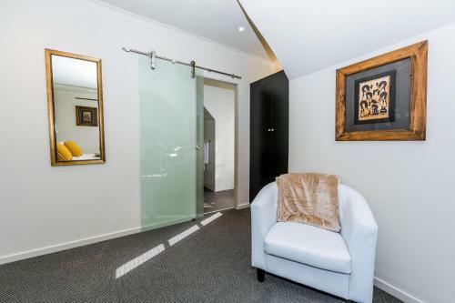 Hostal Le Petit Chateau Guest House