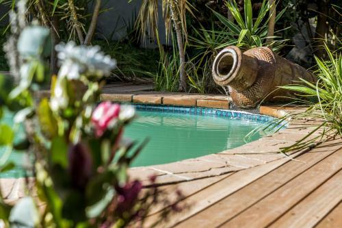 Hostal Le Petit Chateau Guest House