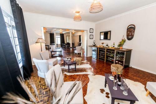 Hostal Le Petit Chateau Guest House