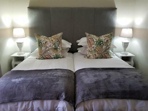 Hostal Four Palms Accommodation & Conferencing