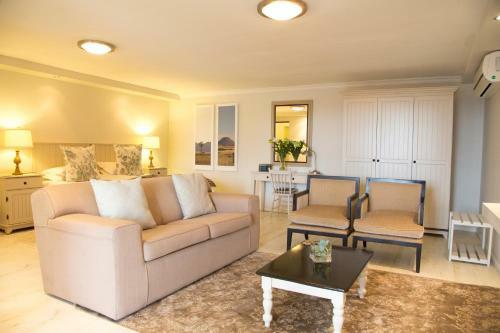 Hostal Four Palms Accommodation & Conferencing