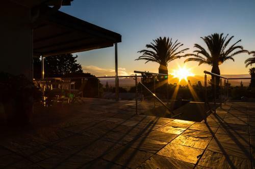 Hostal Four Palms Accommodation & Conferencing