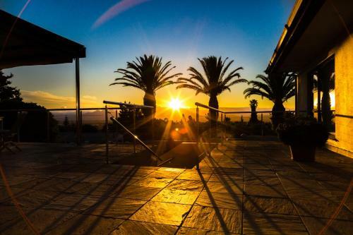Hostal Four Palms Accommodation & Conferencing