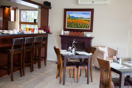 Hostal Four Palms Accommodation & Conferencing