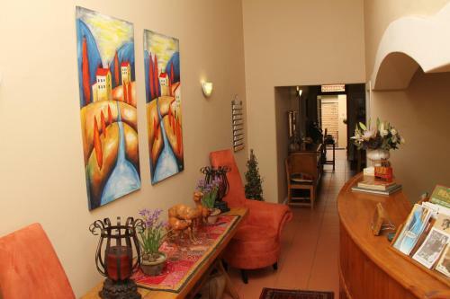 Hostal Del Roza Guest House
