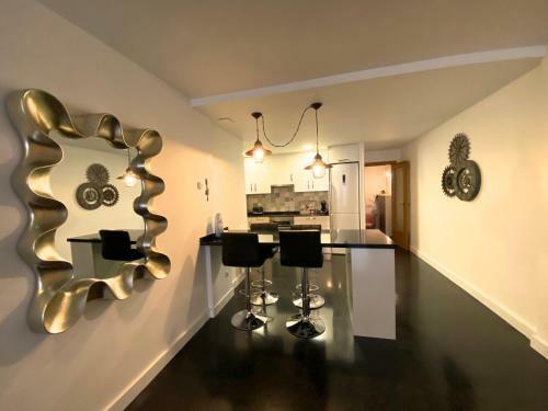 Apartamento Callaueta, Centro Comercial