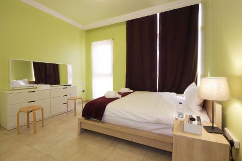 Signature Holiday Homes- Studio Apartment Venetian Tower