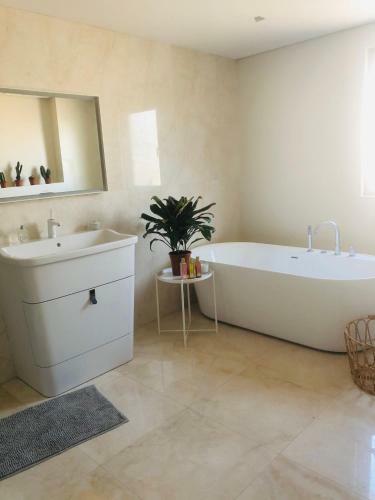 Impeccable 5 Beds Villa In Dubai