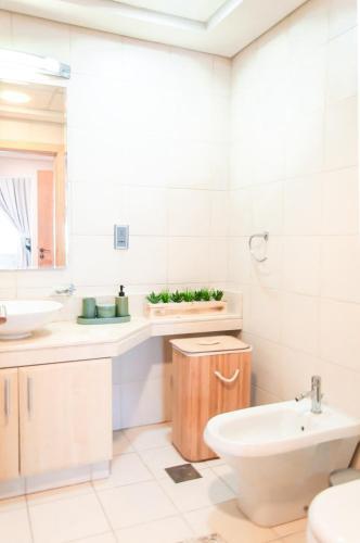 Apartamento Beachfront 1bd Sea View With Riva Beach Access