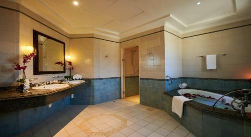 Rose Dream - 5 Bedrooms Palm Villa On The Beach With Private Pool