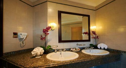 Rose Dream - 5 Bedrooms Palm Villa On The Beach With Private Pool