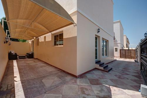 J5 Four Bedroom Villa Holiday Home In Mirdif