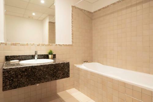 Guestready - Sleek And Sunny Apartment Right Next To Jbr Beach!