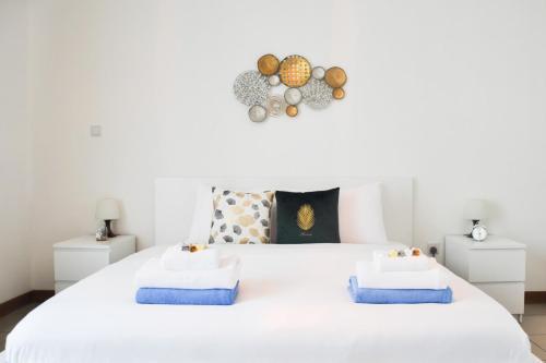 Apartamento Upgraded 2 Bd W Sea Views - Accommodates 6!