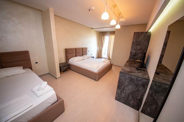 Hotel Miki