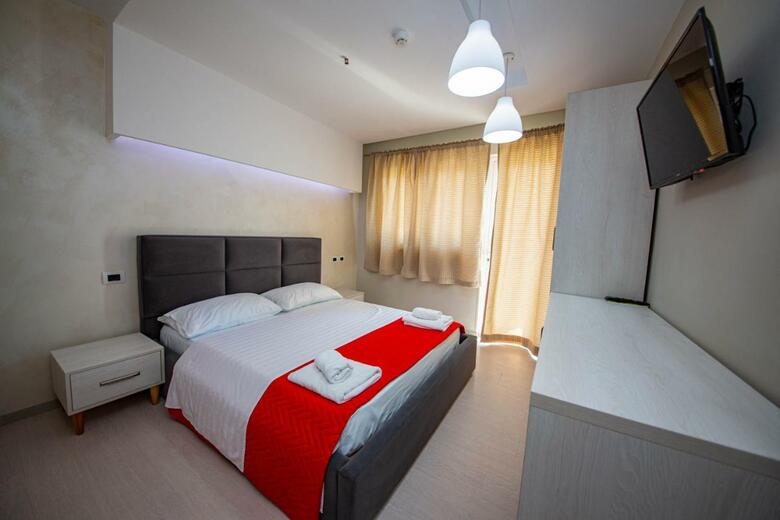 Hotel Miki