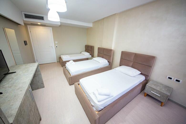 Hotel Miki