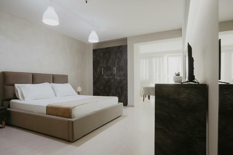 Hotel Miki