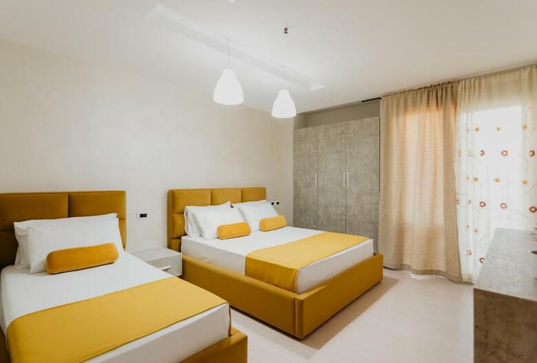 Hotel Miki
