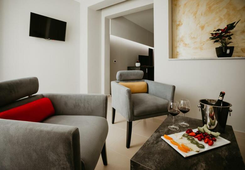 Hotel Miki