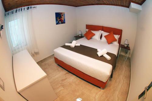 Crown Deluxe Apartments