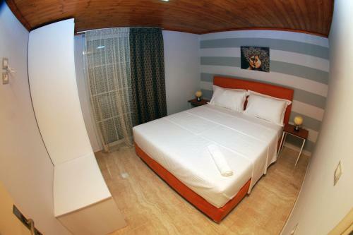 Crown Deluxe Apartments
