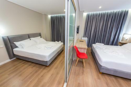 Class Hotel