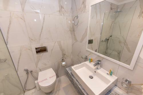 Class Hotel