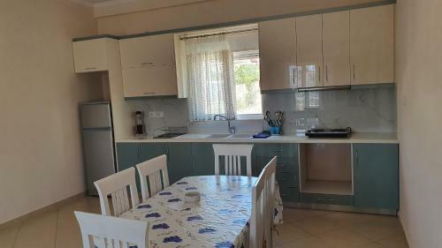 Hostal Villa Leni Oruci