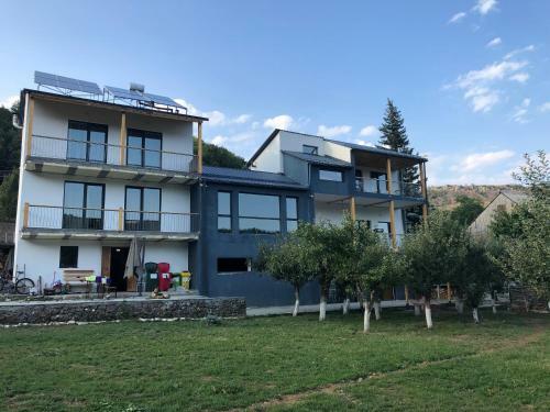 Hotel Vardeni Guesthouse