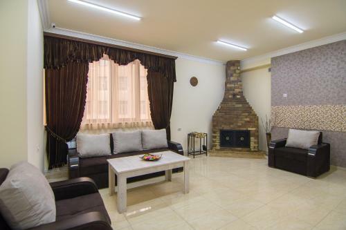 Albergue Tatev Hotel And Tours