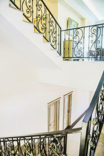Grand F Hotel