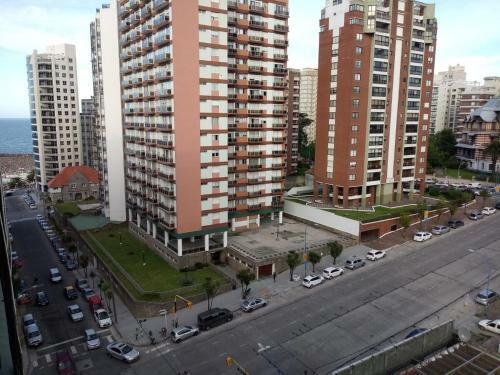 Apartamento Depto Zona Comercial Guemes A 200 Mts Del Mar