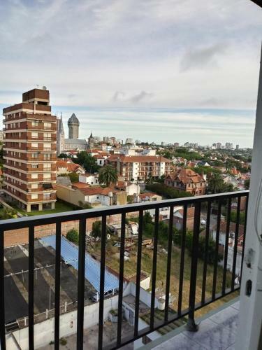 Apartamento Depto Zona Comercial Guemes A 200 Mts Del Mar