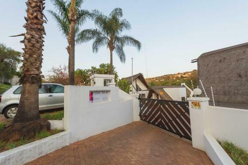 Hostal Coral Tree Inn