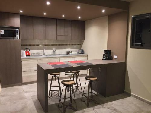 Tres Cruces Wine Lodge