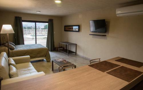 Tres Cruces Wine Lodge