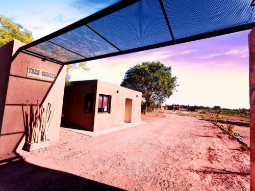 Tres Cruces Wine Lodge