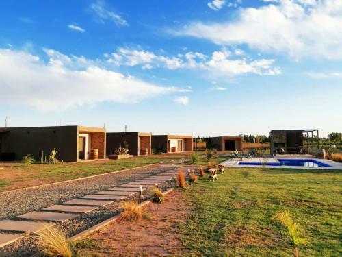 Tres Cruces Wine Lodge