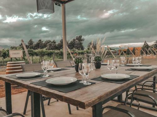 Tres Cruces Wine Lodge