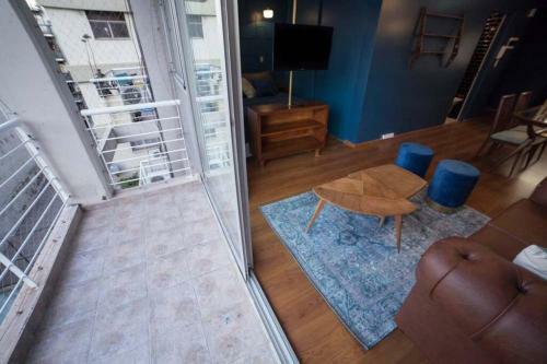 Apartamento Golden Moon Mid Century Modern