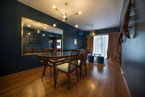 Apartamento Golden Moon Mid Century Modern