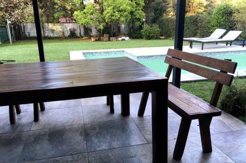 Divina Casa Con Parque Pileta En Mini Barrio Cerrado.