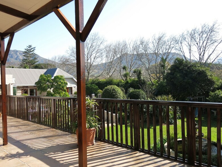 Hostal Summit Place Guesthouse