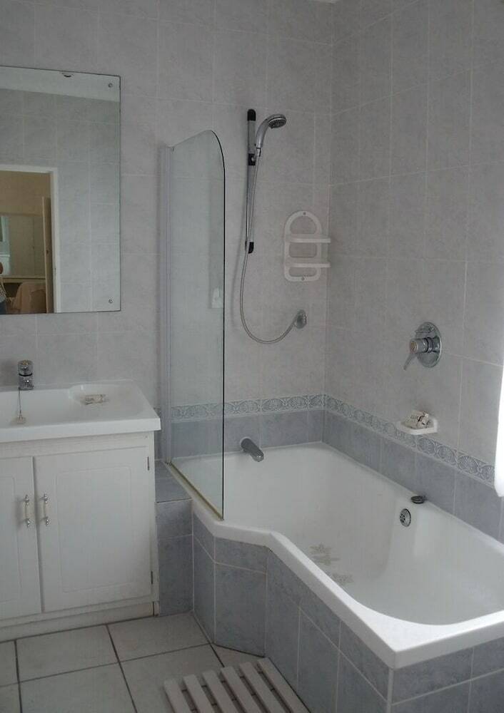 Hostal Waterford Guest House