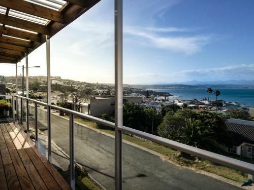 Hostal Aqua Marina Guest House
