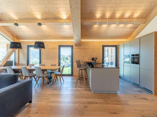 Luxurious Chalet Close To Ennsling With Private Spa